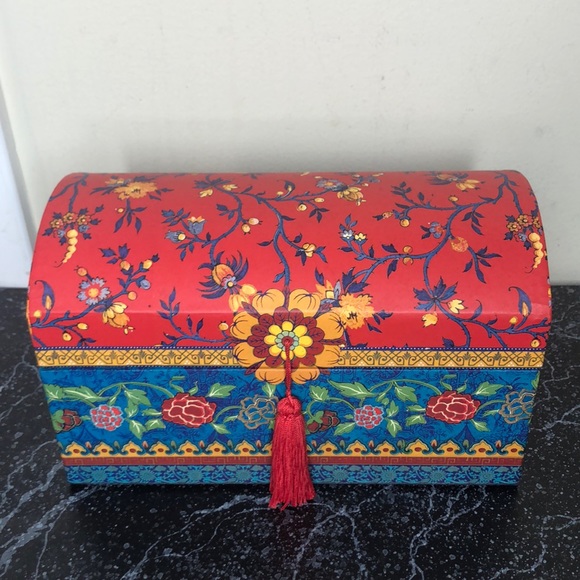✅SOLD Vintage 80’s punch studio ornate box with ta
